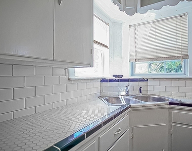 5218 Avenue P - Photo Thumbnail 8