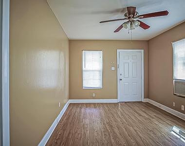 5218 Avenue P - Photo Thumbnail 11