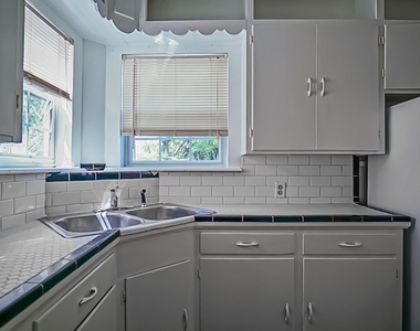 5218 Avenue P - Photo Thumbnail 9