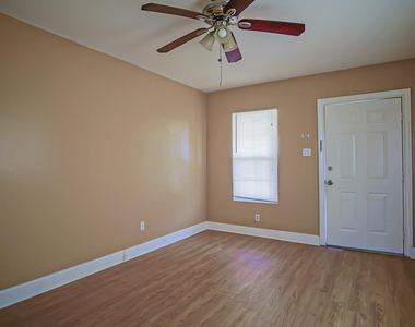 5218 Avenue P - Photo Thumbnail 2