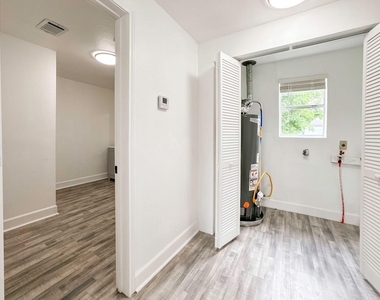 725 E 32nd 1/2 Street - Photo Thumbnail 15