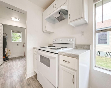 725 E 32nd 1/2 Street - Photo Thumbnail 9