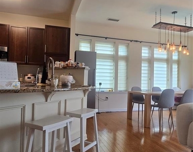 1111 Riverview - Photo Thumbnail 4