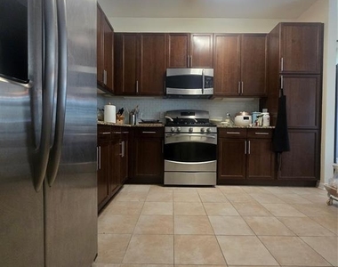 1111 Riverview - Photo Thumbnail 9