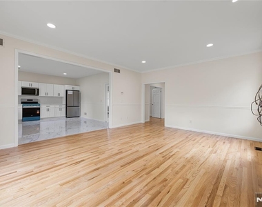 104 Larch - Photo Thumbnail 10