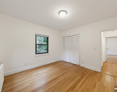 81 Chester - Photo Thumbnail 25