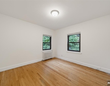 81 Chester - Photo Thumbnail 20