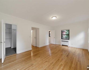 81 Chester - Photo Thumbnail 15