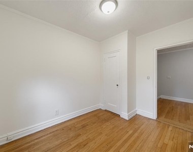 81 Chester - Photo Thumbnail 24