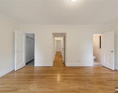 81 Chester - Photo Thumbnail 14