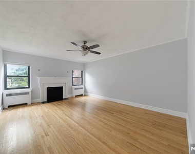 81 Chester - Photo Thumbnail 1