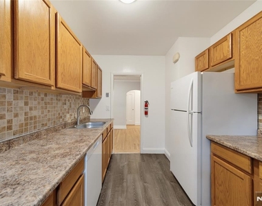 81 Chester - Photo Thumbnail 10