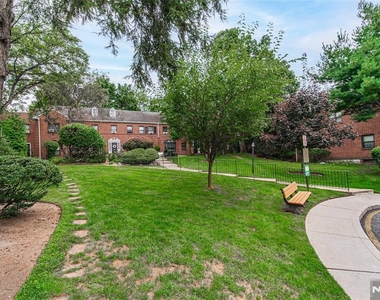 81 Chester - Photo Thumbnail 27