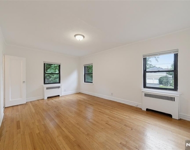 81 Chester - Photo Thumbnail 21