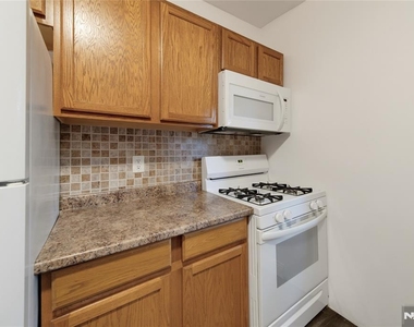 81 Chester - Photo Thumbnail 11