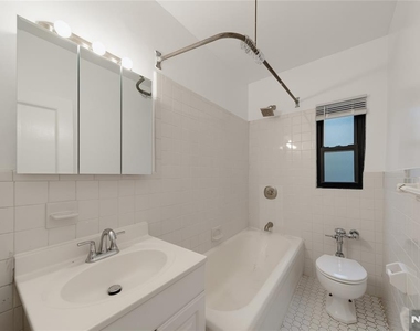 81 Chester - Photo Thumbnail 16