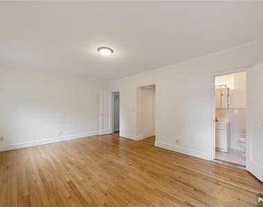 81 Chester - Photo Thumbnail 19