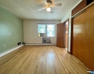 302 N 2nd - Photo Thumbnail 12