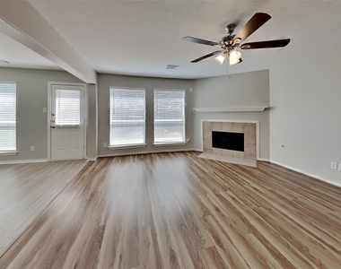 6810 Mahan Wood Drive - Photo Thumbnail 2