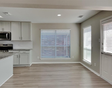 6810 Mahan Wood Drive - Photo Thumbnail 4