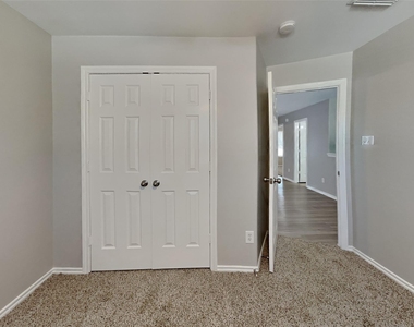 6810 Mahan Wood Drive - Photo Thumbnail 11