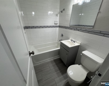 125 Lawrence - Photo Thumbnail 3