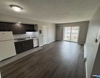125 Lawrence - Photo Thumbnail 5