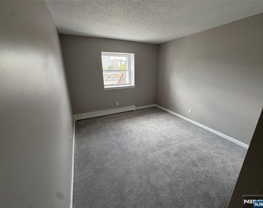 125 Lawrence - Photo Thumbnail 6