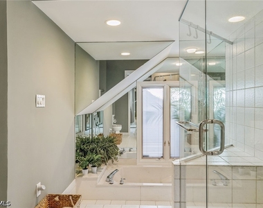 6652 Trident Way - Photo Thumbnail 11