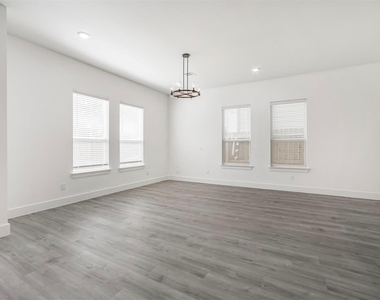 9307 Tower Street - Photo Thumbnail 8