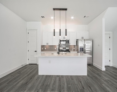 9307 Tower Street - Photo Thumbnail 2