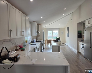60 Brinkerhoff - Photo Thumbnail 3