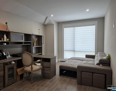 60 Brinkerhoff - Photo Thumbnail 8