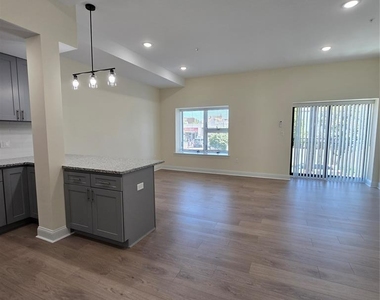 512 Kearny - Photo Thumbnail 5