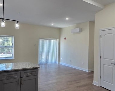 512 Kearny - Photo Thumbnail 6