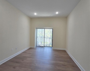 512 Kearny - Photo Thumbnail 8