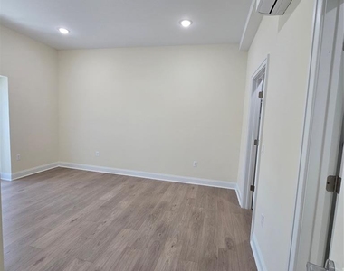 512 Kearny - Photo Thumbnail 9
