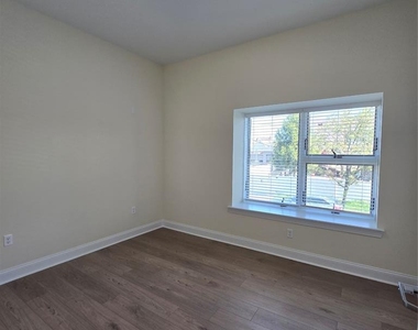 512 Kearny - Photo Thumbnail 12
