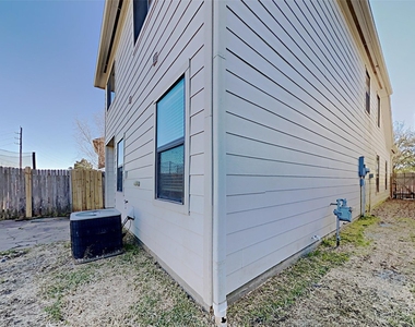 29712 Buffalo Canyon Drive - Photo Thumbnail 14