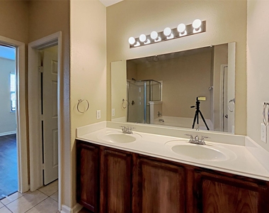 29712 Buffalo Canyon Drive - Photo Thumbnail 7