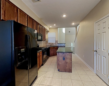 29712 Buffalo Canyon Drive - Photo Thumbnail 2