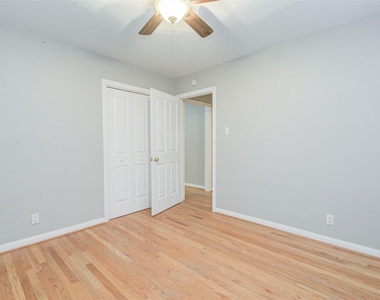 2219 Wakefield Drive - Photo Thumbnail 13