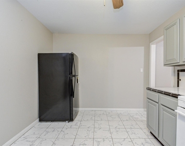 2219 Wakefield Drive - Photo Thumbnail 9