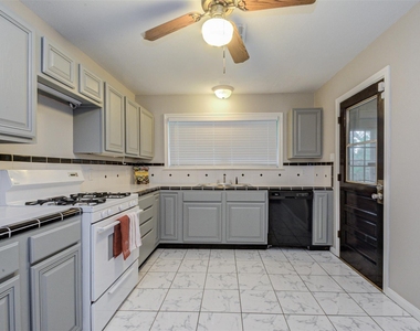 2219 Wakefield Drive - Photo Thumbnail 6