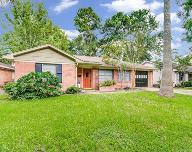 2219 Wakefield Drive - Photo Thumbnail 2