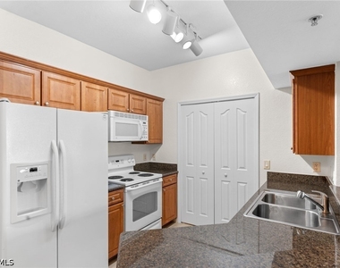 12970 Positano Circle - Photo Thumbnail 3