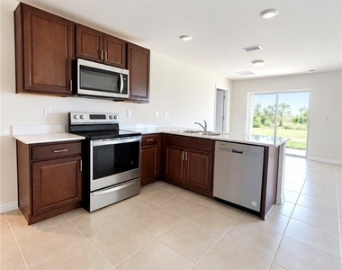 9018 S Castle Circle - Photo Thumbnail 2