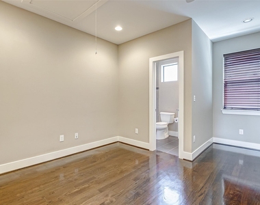 2217 St Emanuel Street - Photo Thumbnail 8