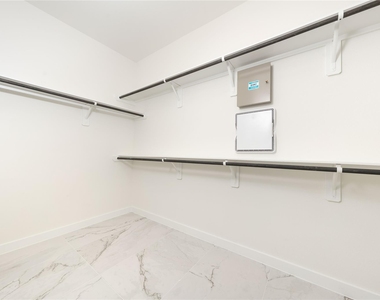 6026 Royal Palm Drive - Photo Thumbnail 15