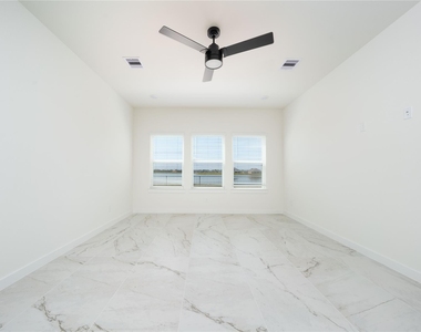 6026 Royal Palm Drive - Photo Thumbnail 12